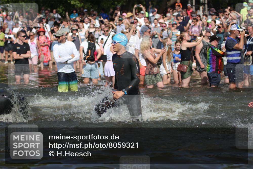 22.06.2025 - Viking Triathlon H.Heesch http://msf.ph/oto/8059321 22.06.2025 10:00:52 Schwimmen 90, 132, 184, 243, 258, 289, 300, 301, 306, 352, 384, 491, 630, 652, 658 meine-sportfotos.de