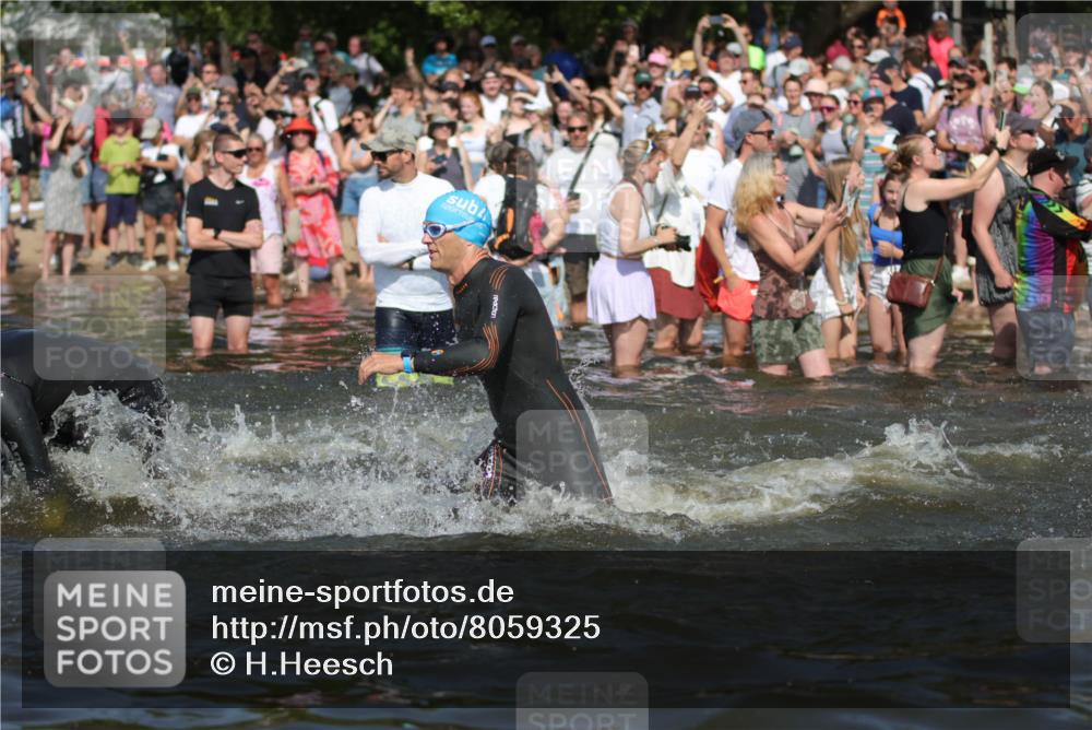 22.06.2025 - Viking Triathlon H.Heesch http://msf.ph/oto/8059325 22.06.2025 10:00:52 Schwimmen 90, 132, 184, 243, 258, 289, 300, 301, 306, 352, 384, 491, 630, 652, 658 meine-sportfotos.de