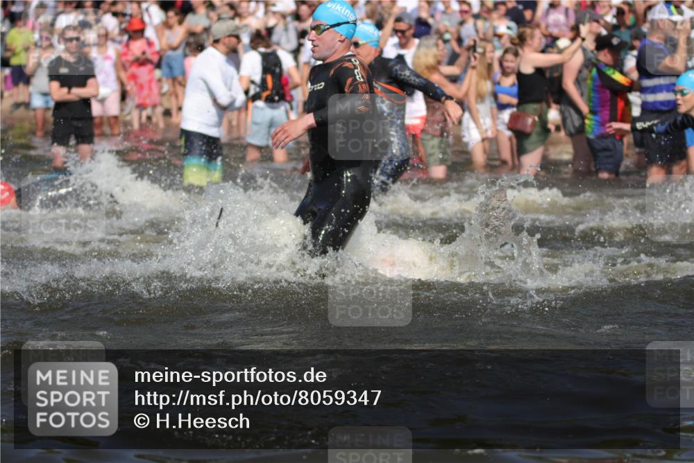 22.06.2025 - Viking Triathlon H.Heesch http://msf.ph/oto/8059347 22.06.2025 10:00:56 Schwimmen 50, 90, 113, 124, 132, 236, 243, 258, 300, 301, 347, 352, 384, 652, 658 meine-sportfotos.de