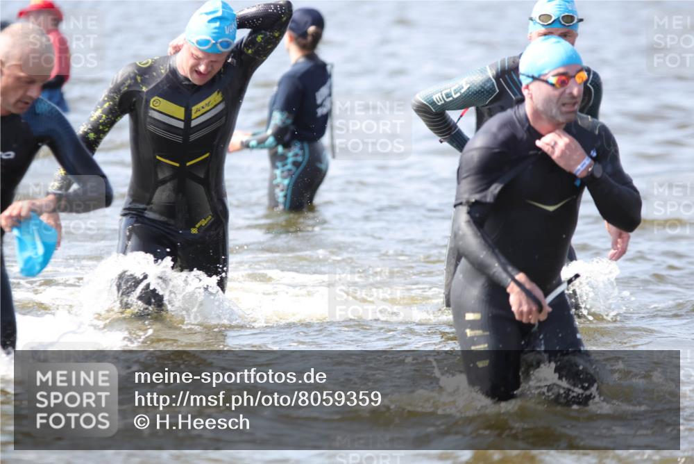 22.06.2025 - Viking Triathlon H.Heesch http://msf.ph/oto/8059359 22.06.2025 10:31:45 Schwimmen 87, 98, 99, 124, 125, 137, 158, 189, 224, 340, 350, 435, 449, 507, 555, 658 meine-sportfotos.de