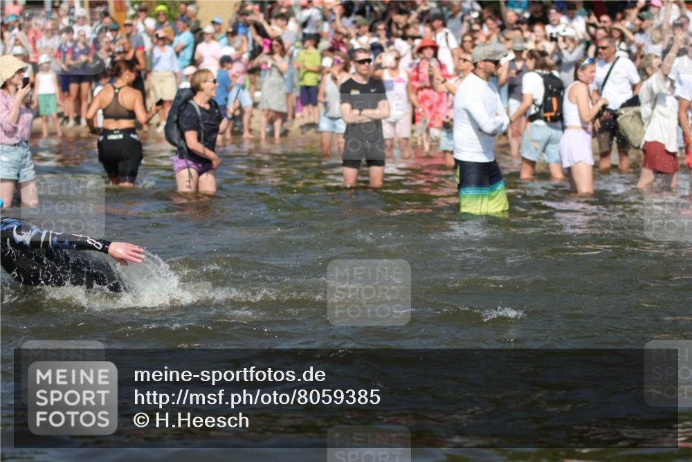 22.06.2025 - Viking Triathlon H.Heesch http://msf.ph/oto/8059385 22.06.2025 10:00:59 Schwimmen 12, 50, 63, 90, 113, 124, 236, 243, 294, 300, 347, 350, 384, 458, 658 meine-sportfotos.de