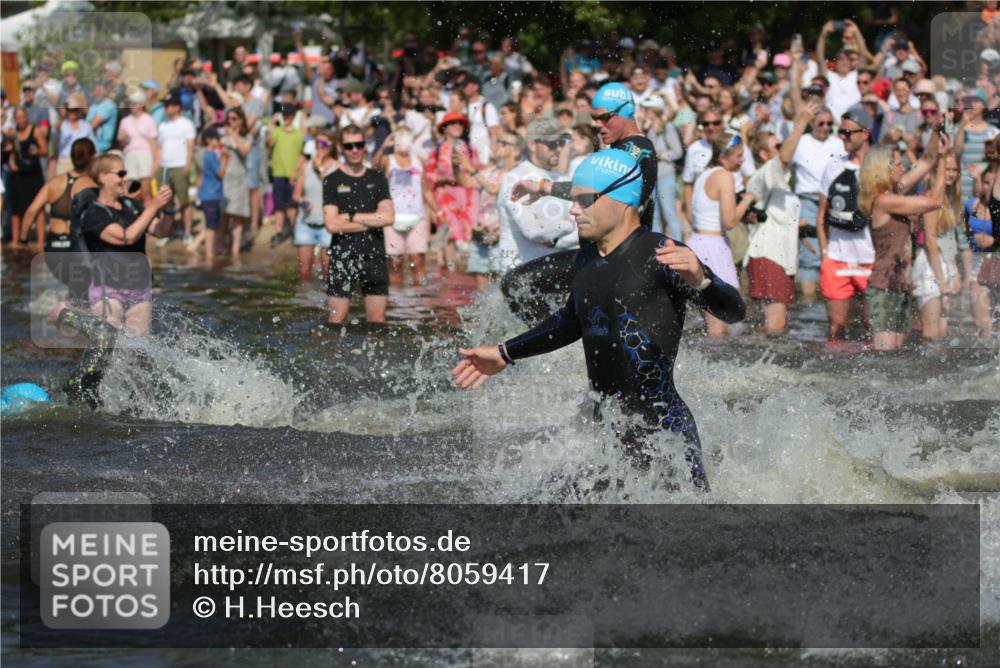 22.06.2025 - Viking Triathlon H.Heesch http://msf.ph/oto/8059417 22.06.2025 10:01:01 Schwimmen 12, 50, 63, 90, 113, 124, 236, 243, 294, 300, 347, 350, 384, 458, 658 meine-sportfotos.de