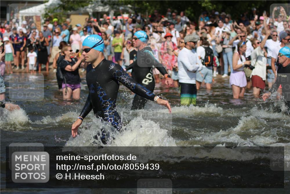22.06.2025 - Viking Triathlon H.Heesch http://msf.ph/oto/8059439 22.06.2025 10:01:01 Schwimmen 12, 50, 63, 90, 113, 124, 236, 243, 294, 300, 347, 350, 384, 458, 658 meine-sportfotos.de