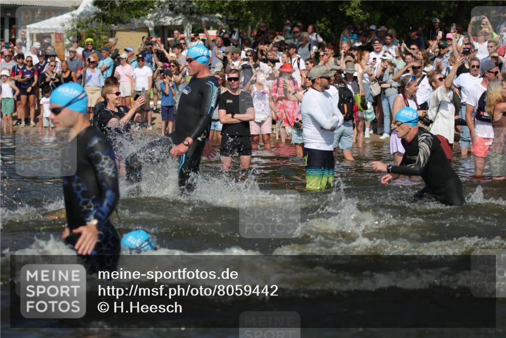 22.06.2025 - Viking Triathlon H.Heesch http://msf.ph/oto/8059442 22.06.2025 10:01:02 Schwimmen 12, 50, 63, 90, 113, 124, 236, 243, 294, 300, 347, 350, 384, 458, 658 meine-sportfotos.de