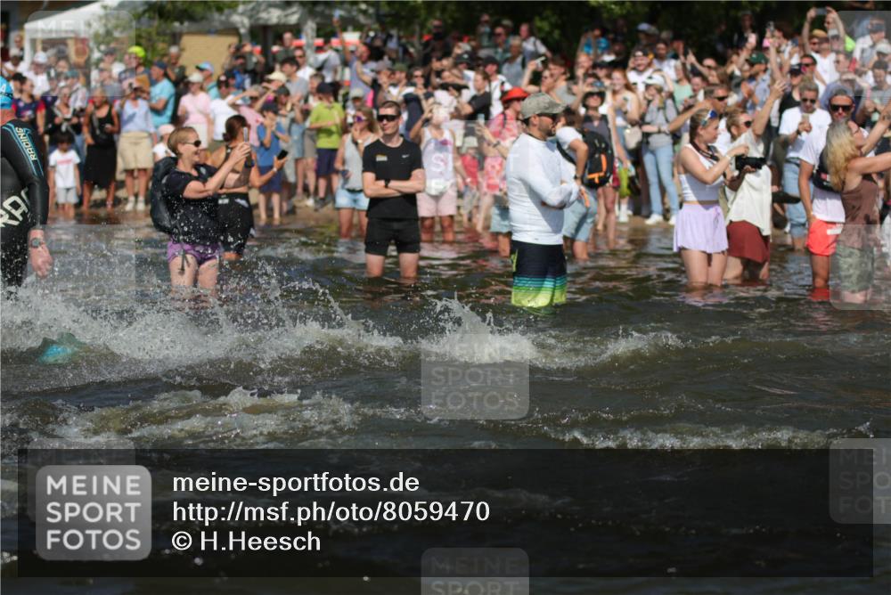 22.06.2025 - Viking Triathlon H.Heesch http://msf.ph/oto/8059470 22.06.2025 10:01:03 Schwimmen 12, 50, 63, 90, 113, 124, 236, 243, 294, 300, 347, 350, 384, 458, 658 meine-sportfotos.de