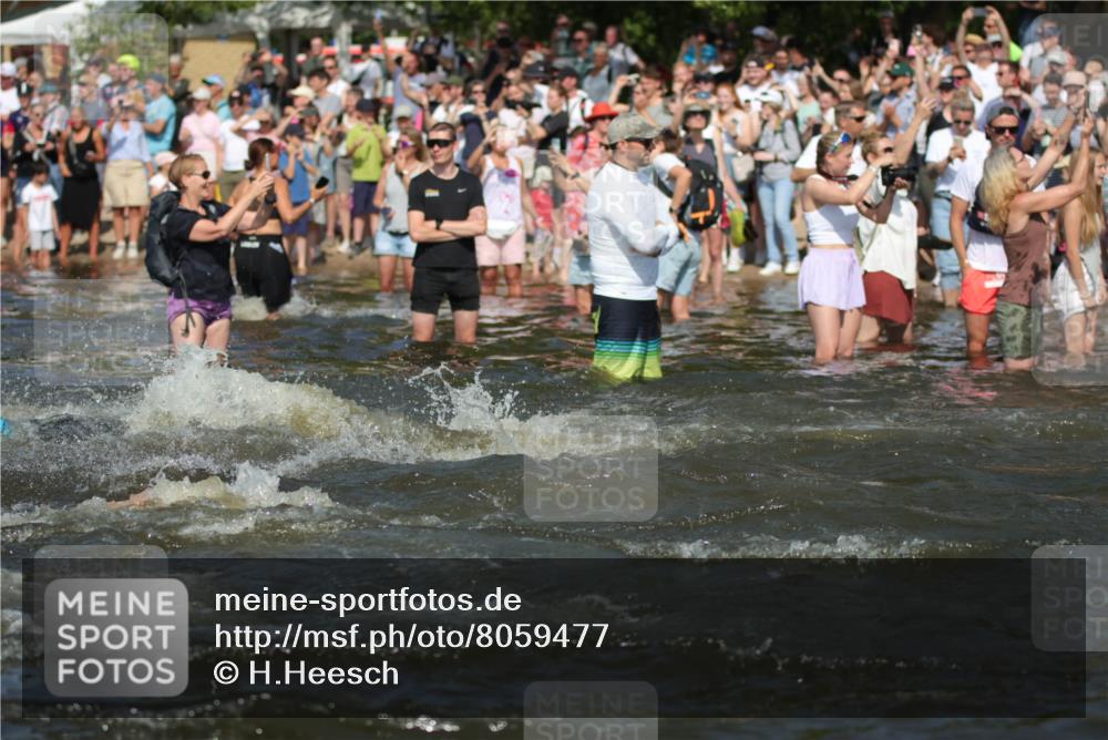 22.06.2025 - Viking Triathlon H.Heesch http://msf.ph/oto/8059477 22.06.2025 10:01:03 Schwimmen 12, 50, 63, 90, 113, 124, 236, 243, 294, 300, 347, 350, 384, 458, 658 meine-sportfotos.de