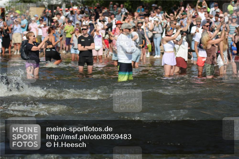 22.06.2025 - Viking Triathlon H.Heesch http://msf.ph/oto/8059483 22.06.2025 10:01:03 Schwimmen 12, 50, 63, 90, 113, 124, 236, 243, 294, 300, 347, 350, 384, 458, 658 meine-sportfotos.de