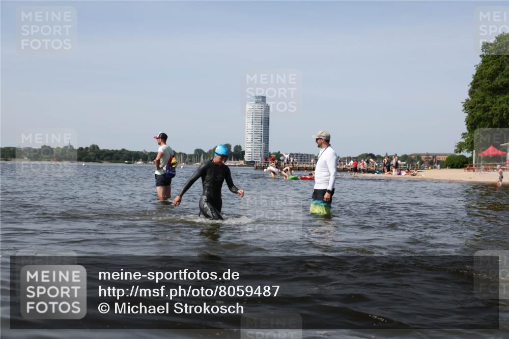 22.06.2025 - Viking Triathlon Michael Strokosch http://msf.ph/oto/8059487 22.06.2025 10:41:48 Schwimmen 58, 142, 194, 220, 221, 625, 629 meine-sportfotos.de