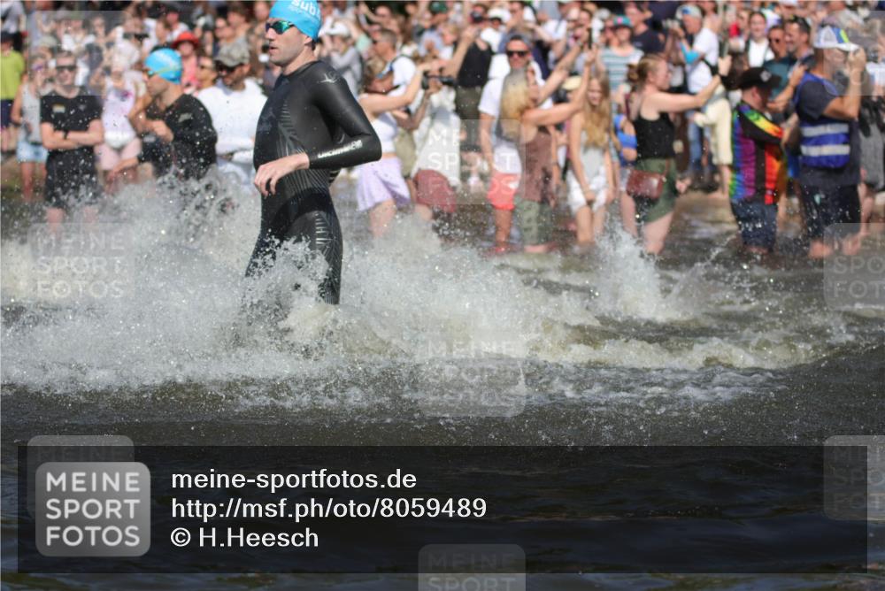 22.06.2025 - Viking Triathlon H.Heesch http://msf.ph/oto/8059489 22.06.2025 10:01:05 Schwimmen 12, 50, 63, 113, 124, 131, 147, 236, 294, 330, 347, 350, 443, 458, 488 meine-sportfotos.de