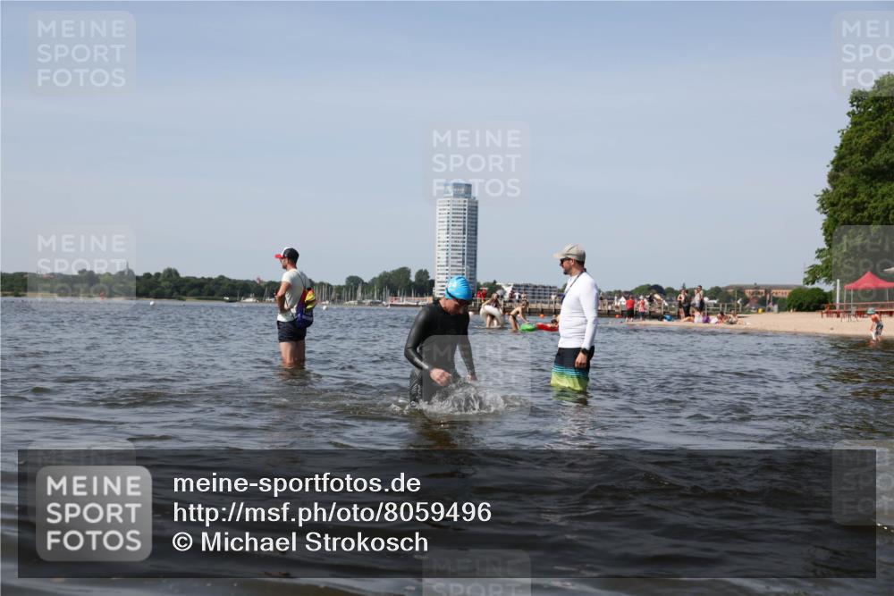 22.06.2025 - Viking Triathlon Michael Strokosch http://msf.ph/oto/8059496 22.06.2025 10:41:48 Schwimmen 58, 142, 194, 220, 221, 625, 629 meine-sportfotos.de