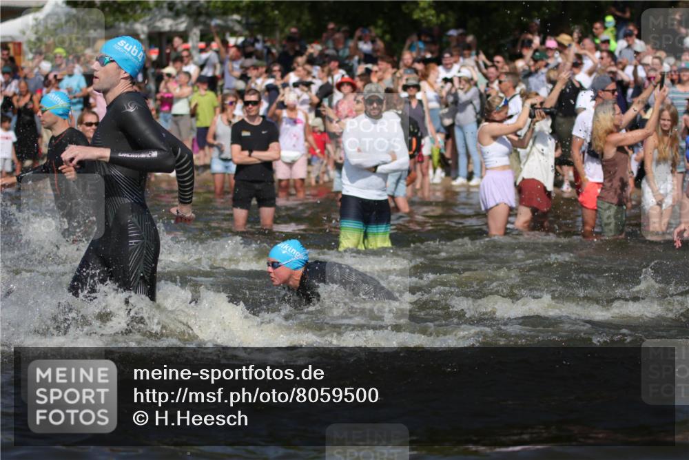 22.06.2025 - Viking Triathlon H.Heesch http://msf.ph/oto/8059500 22.06.2025 10:01:06 Schwimmen 12, 50, 63, 113, 124, 131, 147, 236, 294, 330, 347, 350, 443, 458, 488 meine-sportfotos.de