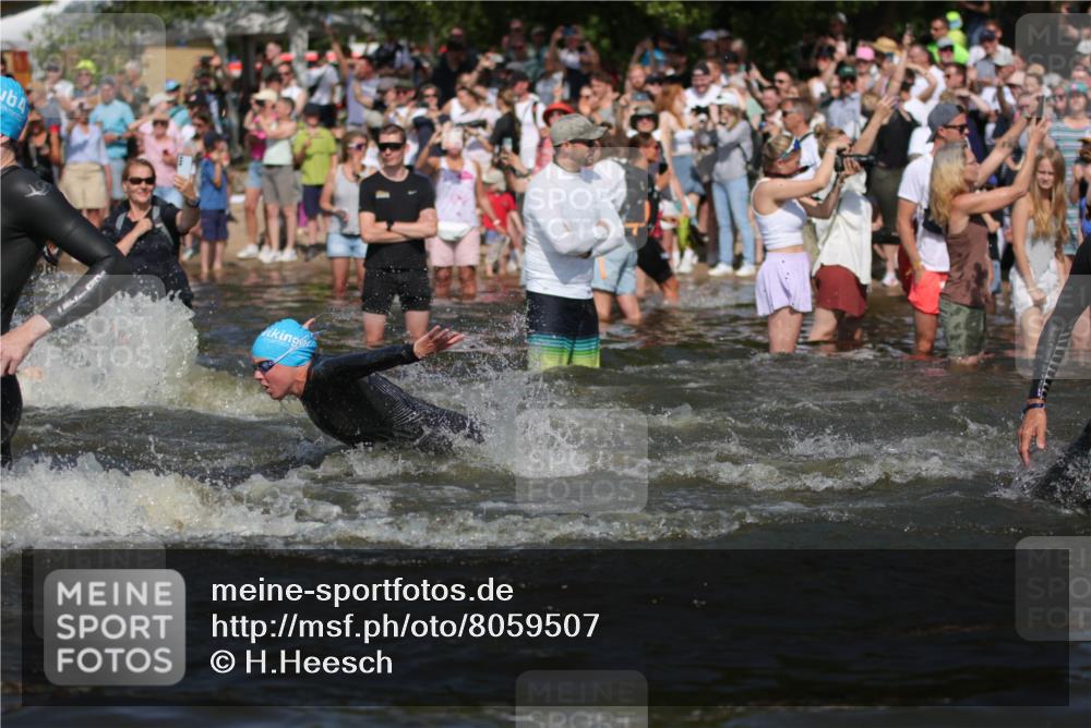 22.06.2025 - Viking Triathlon H.Heesch http://msf.ph/oto/8059507 22.06.2025 10:01:07 Schwimmen 12, 50, 63, 113, 124, 131, 147, 236, 294, 330, 347, 350, 443, 458, 488 meine-sportfotos.de