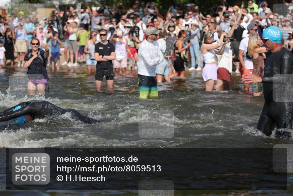 22.06.2025 - Viking Triathlon H.Heesch http://msf.ph/oto/8059513 22.06.2025 10:01:07 Schwimmen 12, 50, 63, 113, 124, 131, 147, 236, 294, 330, 347, 350, 443, 458, 488 meine-sportfotos.de