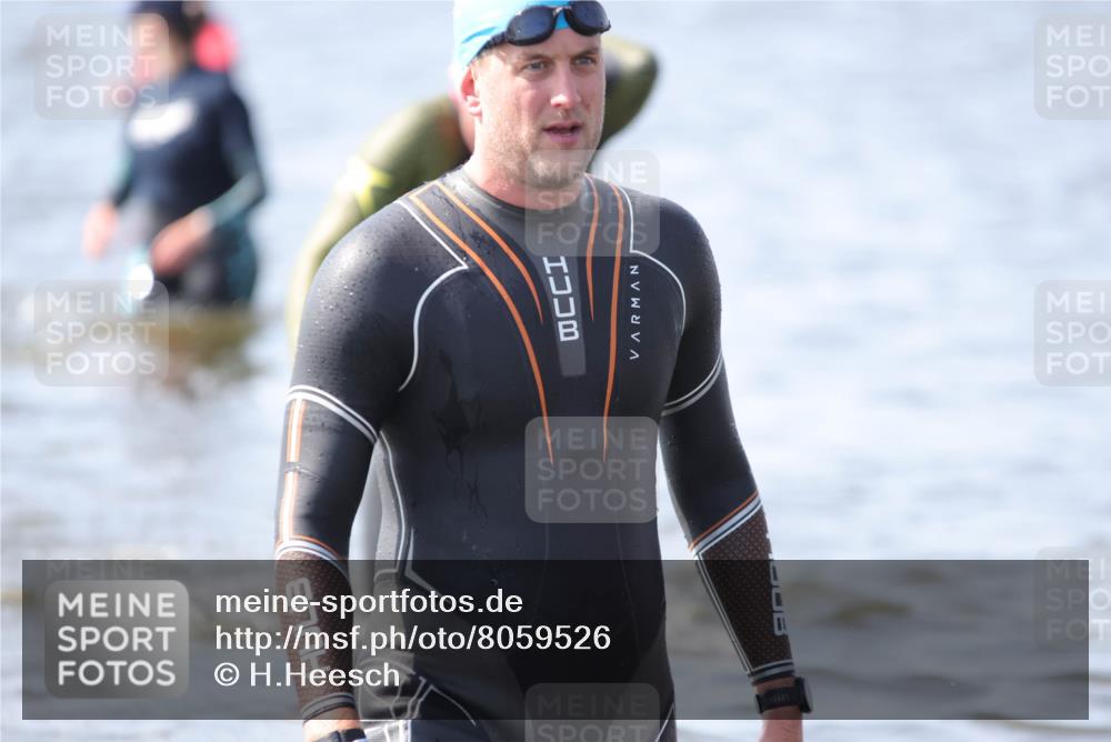 22.06.2025 - Viking Triathlon H.Heesch http://msf.ph/oto/8059526 22.06.2025 10:32:36 Schwimmen 80, 170, 208, 278, 492, 554 meine-sportfotos.de