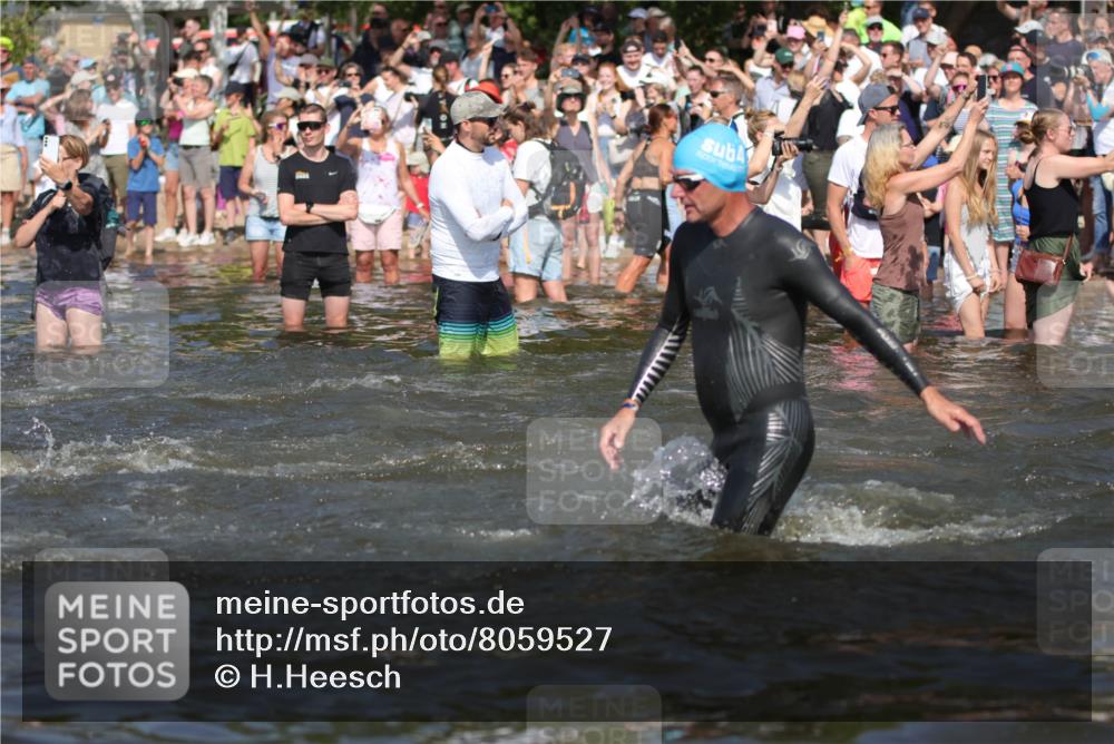 22.06.2025 - Viking Triathlon H.Heesch http://msf.ph/oto/8059527 22.06.2025 10:01:07 Schwimmen 12, 50, 63, 113, 124, 131, 147, 236, 294, 330, 347, 350, 443, 458, 488 meine-sportfotos.de