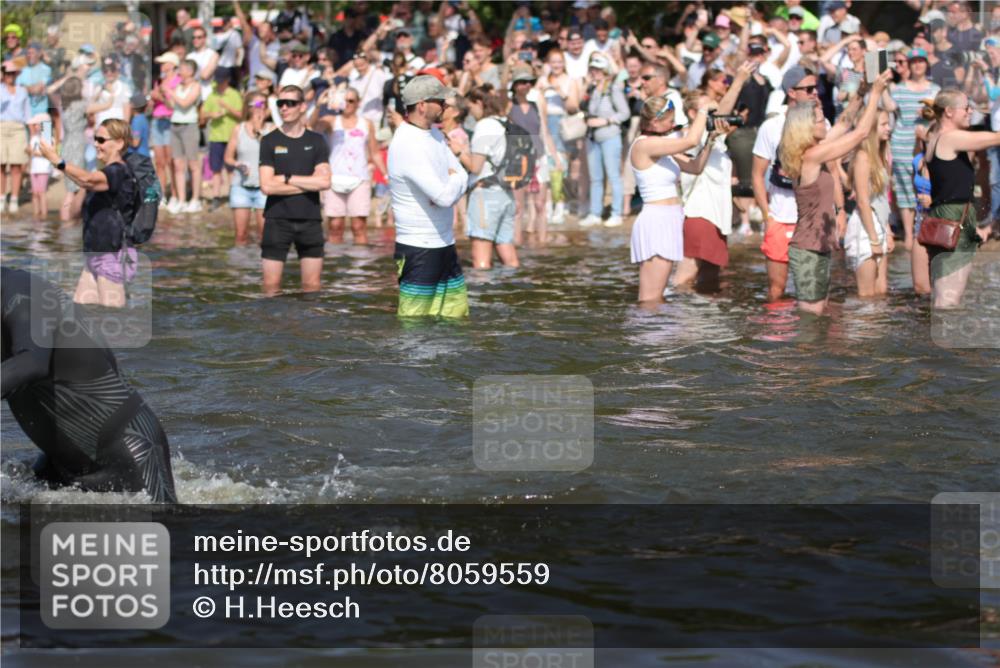 22.06.2025 - Viking Triathlon H.Heesch http://msf.ph/oto/8059559 22.06.2025 10:01:09 Schwimmen 12, 53, 63, 131, 147, 173, 214, 294, 330, 341, 350, 443, 444, 458, 488 meine-sportfotos.de