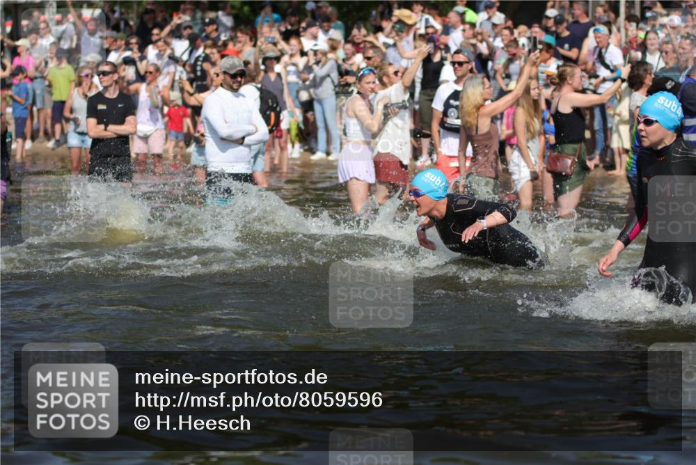 22.06.2025 - Viking Triathlon H.Heesch http://msf.ph/oto/8059596 22.06.2025 10:01:12 Schwimmen 12, 53, 63, 131, 147, 173, 214, 294, 330, 341, 350, 443, 444, 458, 488 meine-sportfotos.de