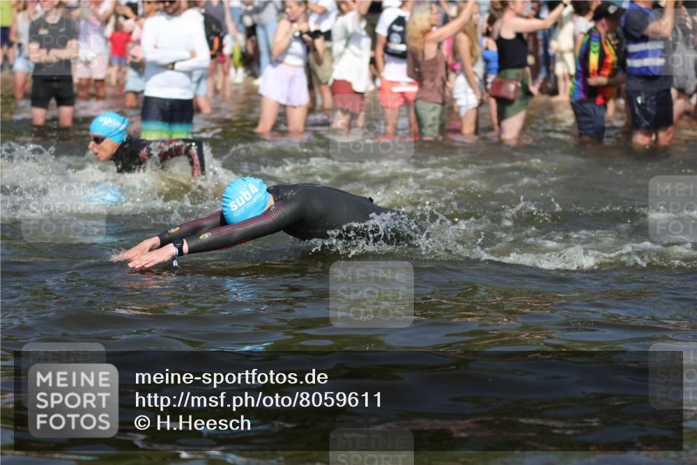 22.06.2025 - Viking Triathlon H.Heesch http://msf.ph/oto/8059611 22.06.2025 10:01:13 Schwimmen 53, 131, 147, 173, 214, 294, 330, 341, 443, 444, 488 meine-sportfotos.de