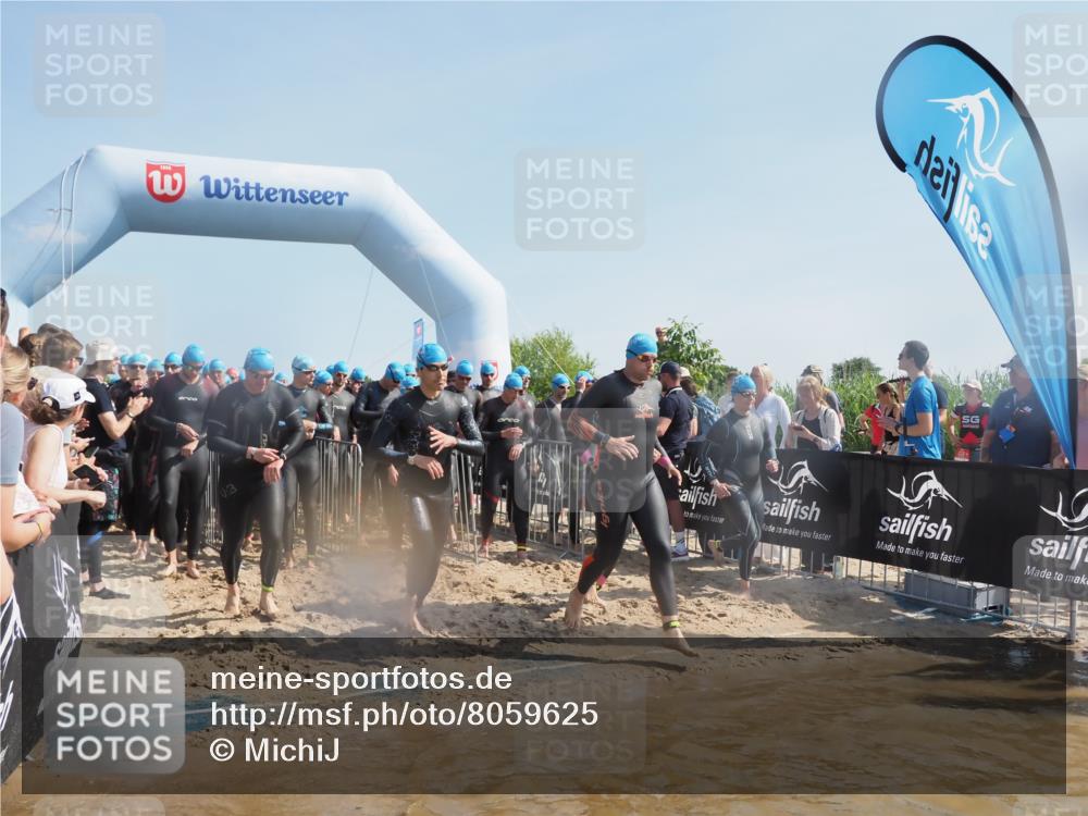 22.06.2025 - Viking Triathlon MichiJ http://msf.ph/oto/8059625 22.06.2025 10:04:41 Schwimmen 55, 85, 86, 238, 245, 281, 312, 316, 327, 428, 482, 514, 515, 550, 662 meine-sportfotos.de