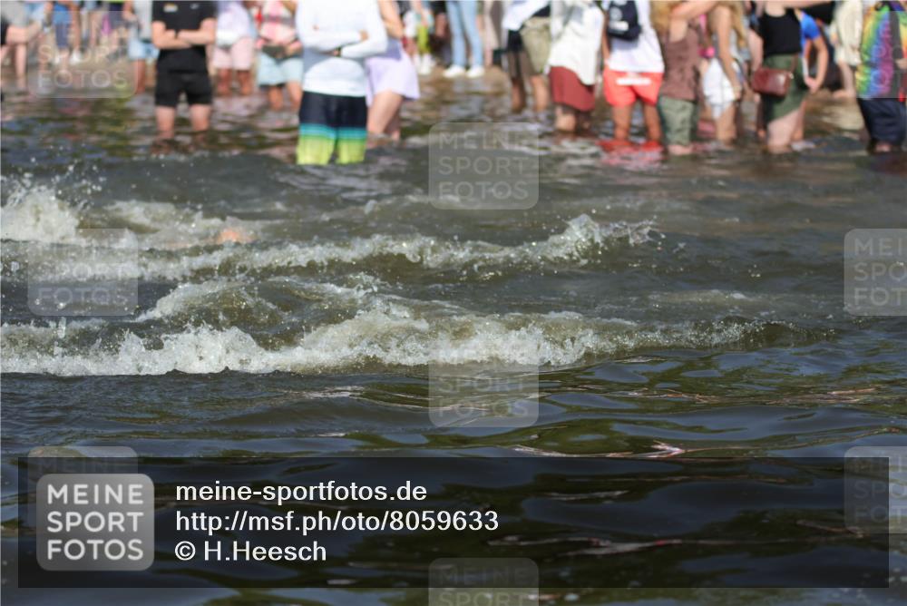 22.06.2025 - Viking Triathlon H.Heesch http://msf.ph/oto/8059633 22.06.2025 10:01:14 Schwimmen 38, 53, 131, 147, 173, 214, 284, 287, 311, 330, 341, 443, 444, 488, 643 meine-sportfotos.de