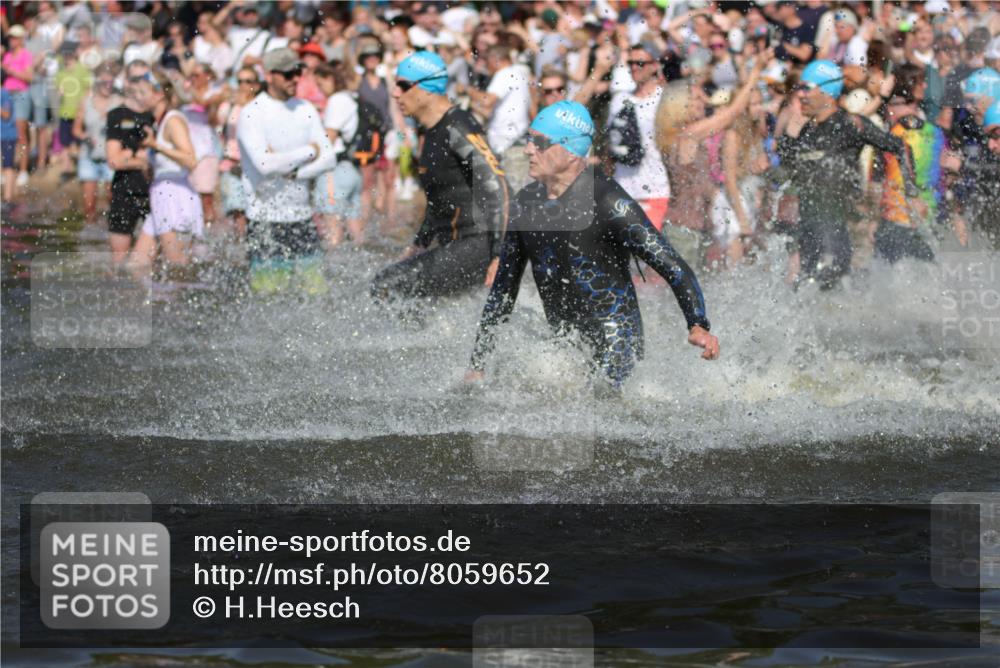 22.06.2025 - Viking Triathlon H.Heesch http://msf.ph/oto/8059652 22.06.2025 10:01:16 Schwimmen 38, 53, 131, 147, 173, 214, 284, 287, 311, 330, 341, 443, 444, 488, 643 meine-sportfotos.de