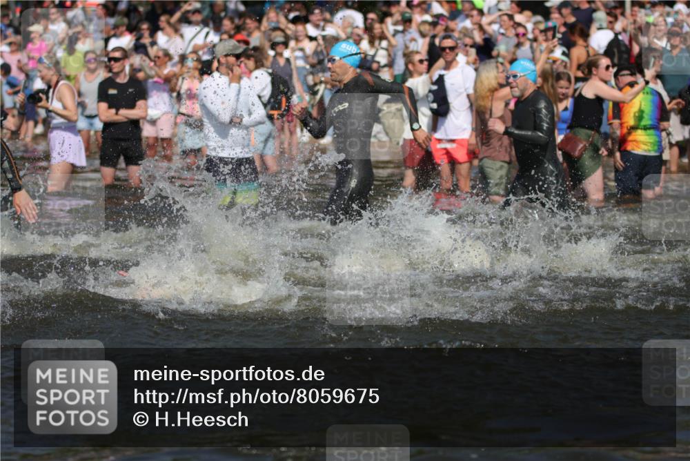 22.06.2025 - Viking Triathlon H.Heesch http://msf.ph/oto/8059675 22.06.2025 10:01:17 Schwimmen 38, 53, 131, 147, 173, 214, 284, 287, 311, 330, 341, 443, 444, 488, 643 meine-sportfotos.de