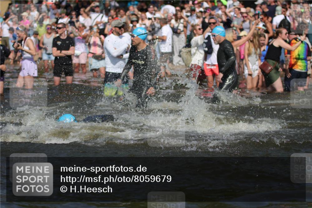 22.06.2025 - Viking Triathlon H.Heesch http://msf.ph/oto/8059679 22.06.2025 10:01:17 Schwimmen 38, 53, 131, 147, 173, 214, 284, 287, 311, 330, 341, 443, 444, 488, 643 meine-sportfotos.de