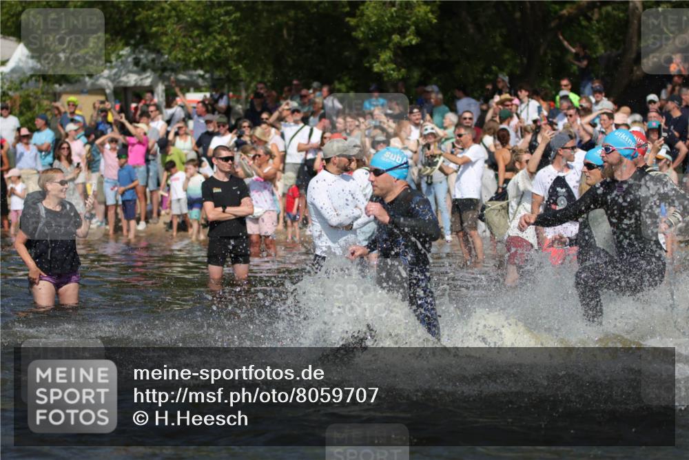 22.06.2025 - Viking Triathlon H.Heesch http://msf.ph/oto/8059707 22.06.2025 10:01:20 Schwimmen 38, 53, 173, 203, 214, 216, 224, 284, 287, 311, 341, 381, 393, 444, 643 meine-sportfotos.de