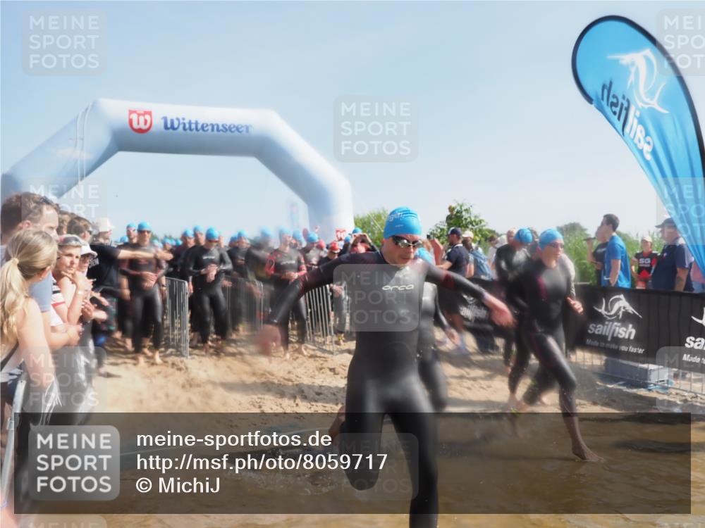 22.06.2025 - Viking Triathlon MichiJ http://msf.ph/oto/8059717 22.06.2025 10:04:56 Schwimmen 29, 70, 72, 197, 248, 254, 295, 362, 394, 411, 416, 423, 509, 527, 620 meine-sportfotos.de