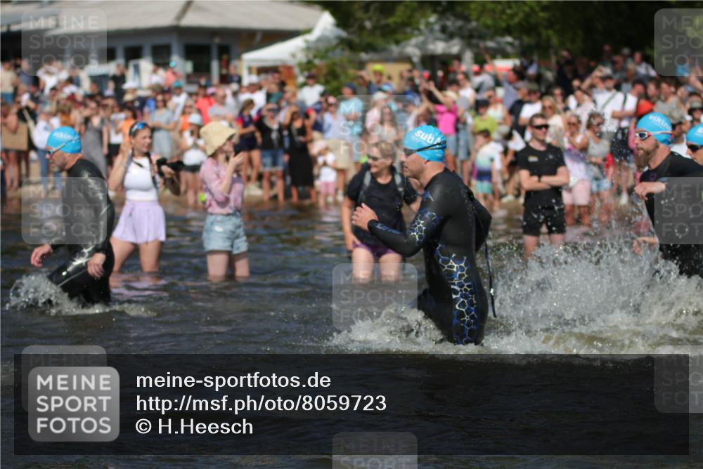 22.06.2025 - Viking Triathlon H.Heesch http://msf.ph/oto/8059723 22.06.2025 10:01:21 Schwimmen 38, 53, 173, 203, 214, 216, 224, 284, 287, 311, 341, 381, 393, 444, 643 meine-sportfotos.de