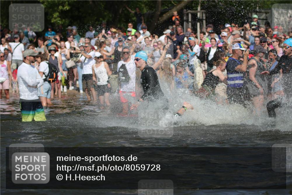 22.06.2025 - Viking Triathlon H.Heesch http://msf.ph/oto/8059728 22.06.2025 10:01:25 Schwimmen 38, 99, 162, 203, 216, 224, 226, 237, 284, 287, 311, 381, 393, 510, 643 meine-sportfotos.de