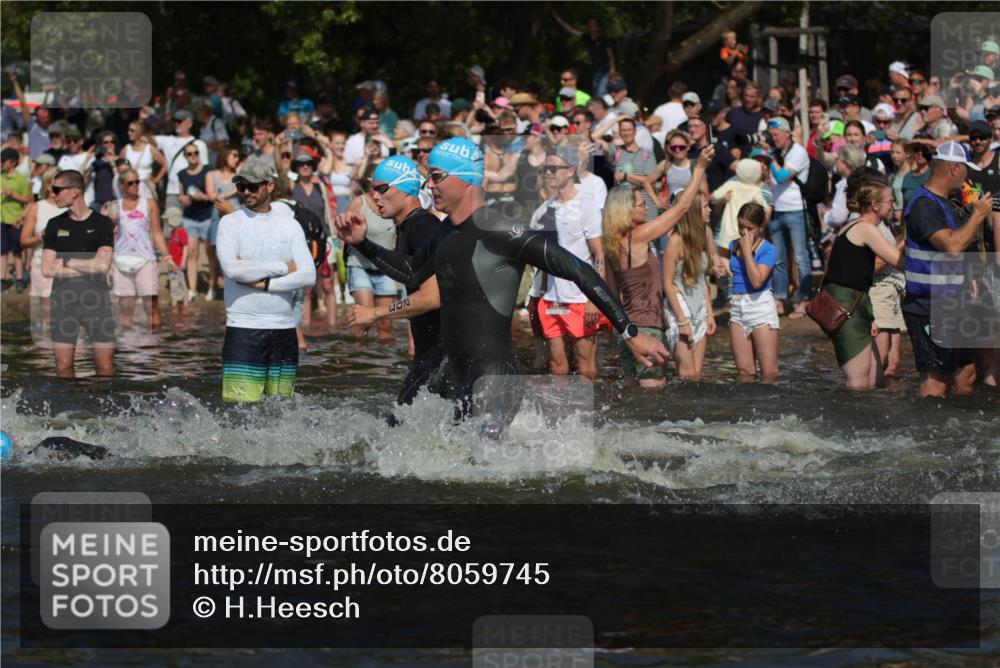 22.06.2025 - Viking Triathlon H.Heesch http://msf.ph/oto/8059745 22.06.2025 10:01:26 Schwimmen 38, 99, 162, 203, 216, 224, 226, 237, 284, 287, 311, 381, 393, 510, 643 meine-sportfotos.de