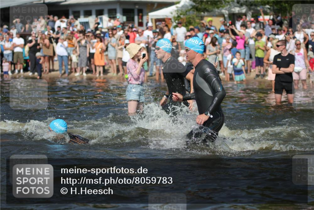 22.06.2025 - Viking Triathlon H.Heesch http://msf.ph/oto/8059783 22.06.2025 10:01:28 Schwimmen 38, 99, 162, 203, 216, 224, 226, 237, 284, 287, 311, 381, 393, 510, 643 meine-sportfotos.de
