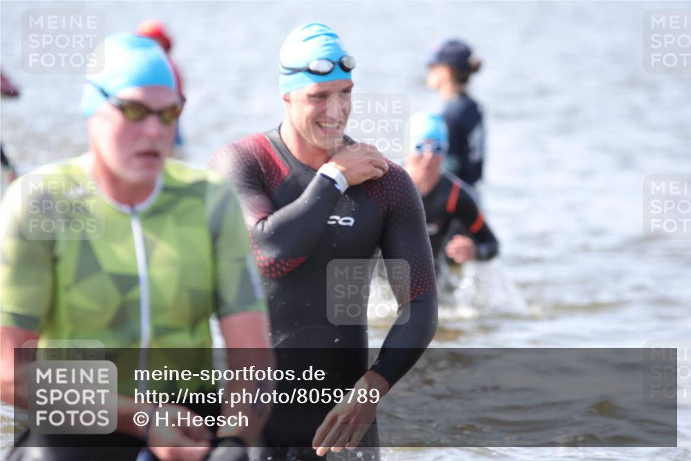 22.06.2025 - Viking Triathlon H.Heesch http://msf.ph/oto/8059789 22.06.2025 10:33:50 Schwimmen 5, 50, 75, 149, 184, 229, 242, 349, 429, 438, 478, 532, 540 meine-sportfotos.de