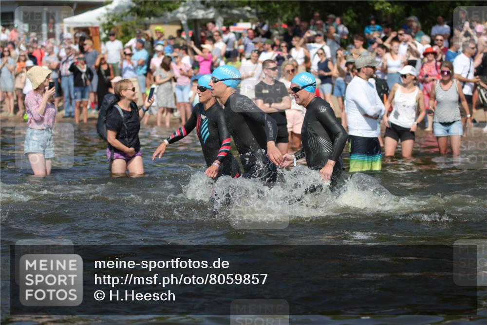 22.06.2025 - Viking Triathlon H.Heesch http://msf.ph/oto/8059857 22.06.2025 10:01:33 Schwimmen 99, 162, 203, 216, 224, 226, 237, 272, 381, 393, 399, 461, 507, 510, 626 meine-sportfotos.de