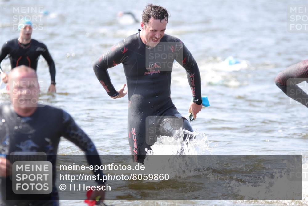22.06.2025 - Viking Triathlon H.Heesch http://msf.ph/oto/8059860 22.06.2025 10:34:07 Schwimmen 46, 70, 75, 294, 297, 429, 478, 486, 527, 532, 540, 618, 635 meine-sportfotos.de