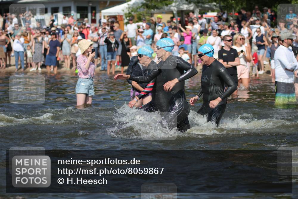 22.06.2025 - Viking Triathlon H.Heesch http://msf.ph/oto/8059867 22.06.2025 10:01:34 Schwimmen 99, 162, 226, 237, 272, 381, 399, 461, 507, 510, 626 meine-sportfotos.de