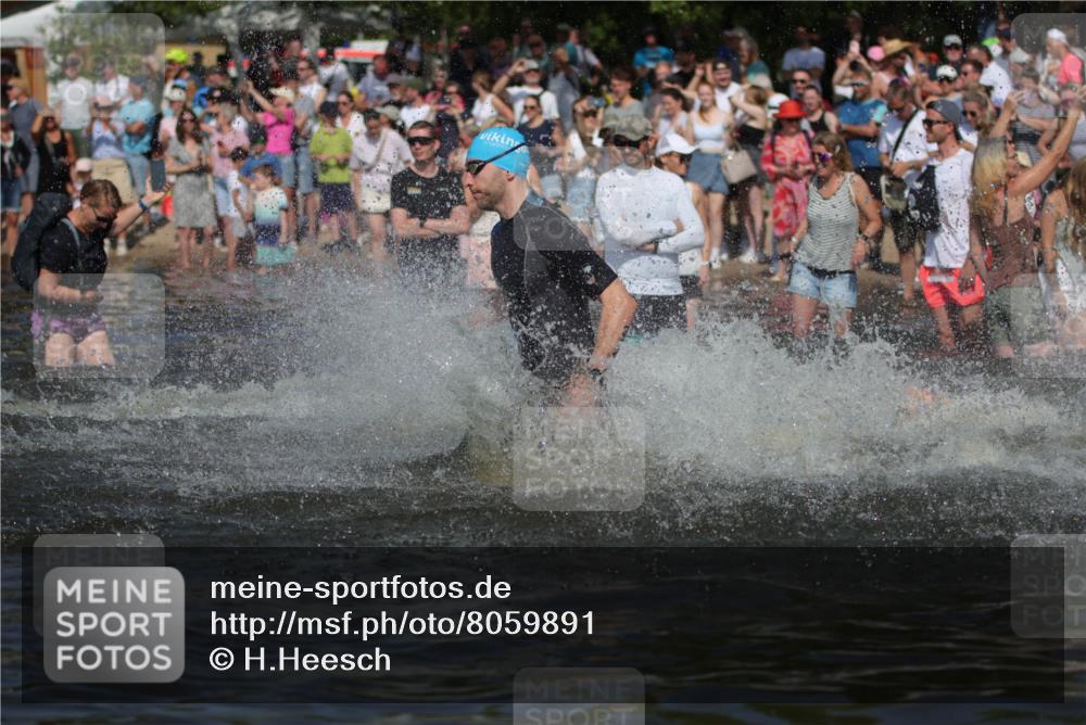 22.06.2025 - Viking Triathlon H.Heesch http://msf.ph/oto/8059891 22.06.2025 10:01:36 Schwimmen 19, 99, 162, 226, 237, 272, 320, 344, 399, 438, 461, 507, 510, 604, 626 meine-sportfotos.de