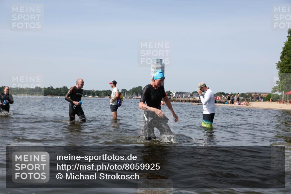 22.06.2025 - Viking Triathlon Michael Strokosch http://msf.ph/oto/8059925 22.06.2025 10:42:39 Schwimmen 55, 171, 240, 318, 369, 427, 441, 624 meine-sportfotos.de