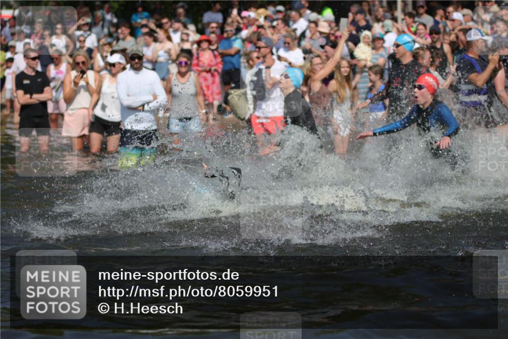 22.06.2025 - Viking Triathlon H.Heesch http://msf.ph/oto/8059951 22.06.2025 10:01:41 Schwimmen 19, 33, 170, 272, 310, 320, 344, 399, 438, 461, 496, 507, 555, 604, 626 meine-sportfotos.de