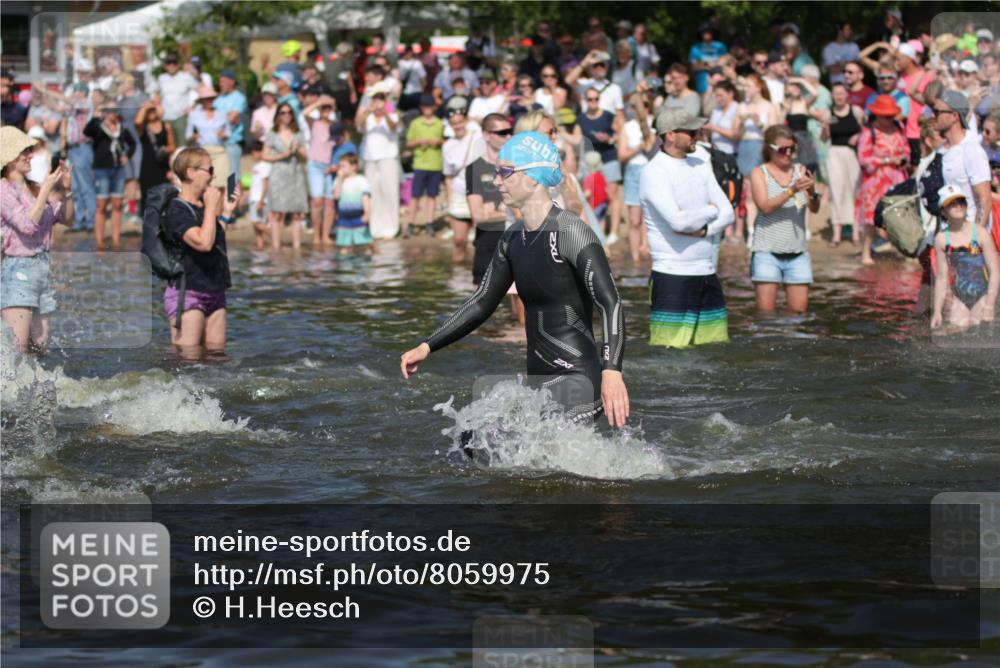 22.06.2025 - Viking Triathlon H.Heesch http://msf.ph/oto/8059975 22.06.2025 10:01:45 Schwimmen 19, 33, 125, 158, 170, 271, 310, 320, 344, 355, 438, 496, 555, 604, 618 meine-sportfotos.de