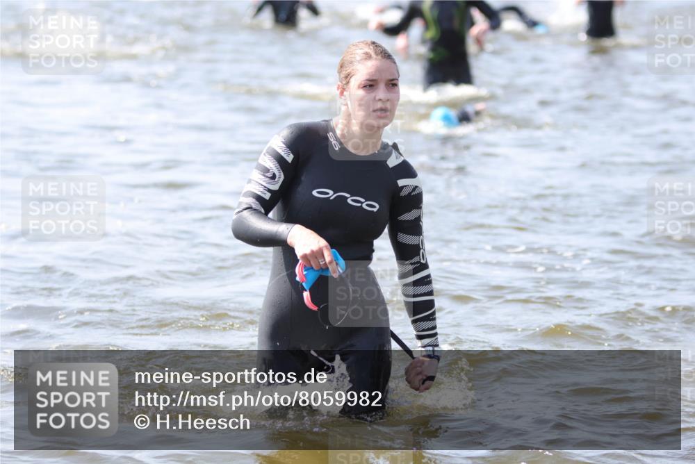 22.06.2025 - Viking Triathlon H.Heesch http://msf.ph/oto/8059982 22.06.2025 10:34:40 Schwimmen 17, 43, 77, 114, 161, 247, 284, 323, 341, 366, 434, 546, 550 meine-sportfotos.de