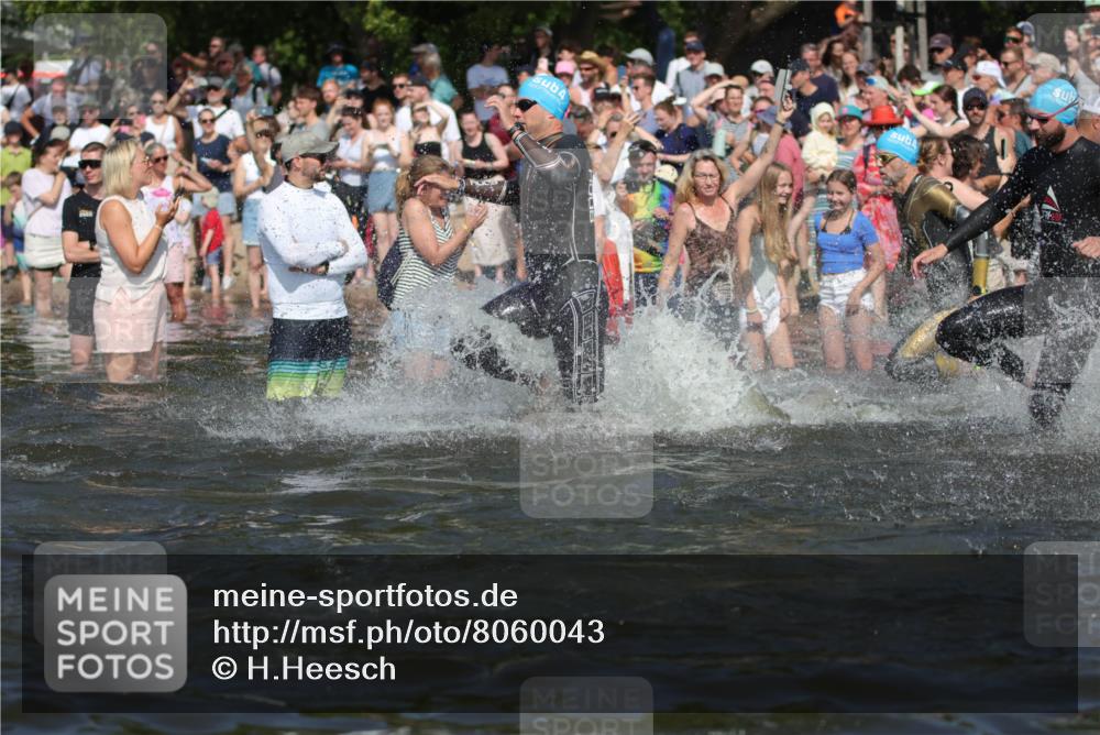 22.06.2025 - Viking Triathlon H.Heesch http://msf.ph/oto/8060043 22.06.2025 10:01:55 Schwimmen 3, 17, 80, 91, 125, 158, 271, 278, 299, 304, 355, 435, 449, 551, 618 meine-sportfotos.de