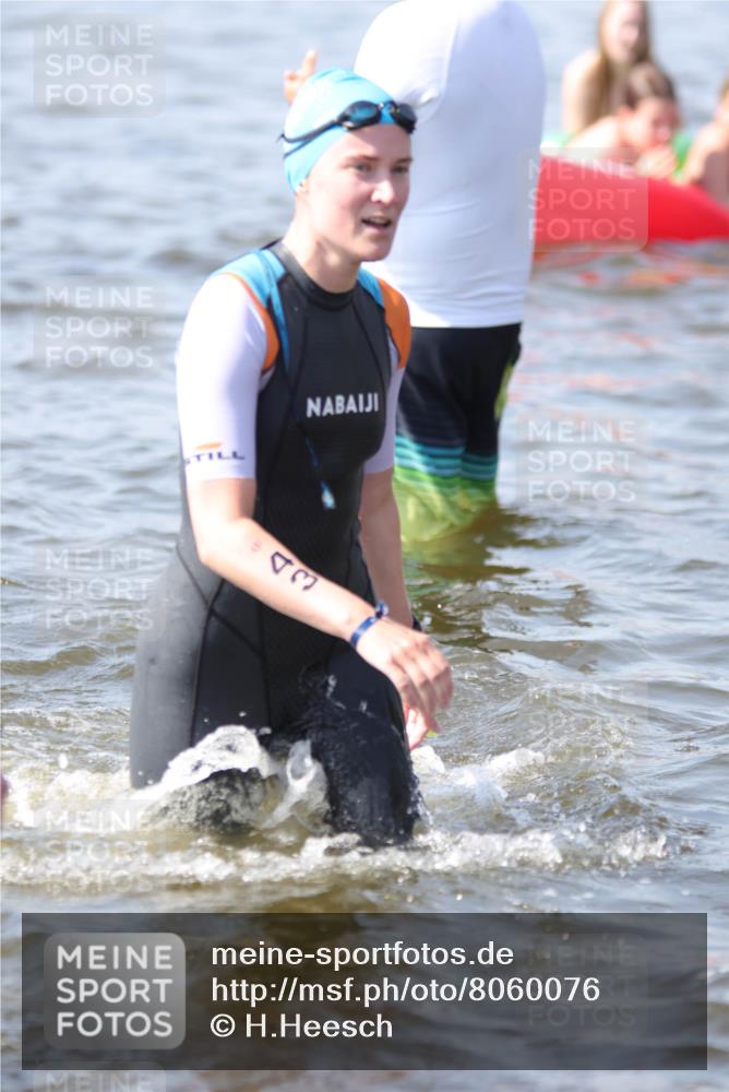 22.06.2025 - Viking Triathlon H.Heesch http://msf.ph/oto/8060076 22.06.2025 10:34:57 Schwimmen 17, 43, 77, 139, 157, 161, 434, 475, 495, 548, 660 meine-sportfotos.de
