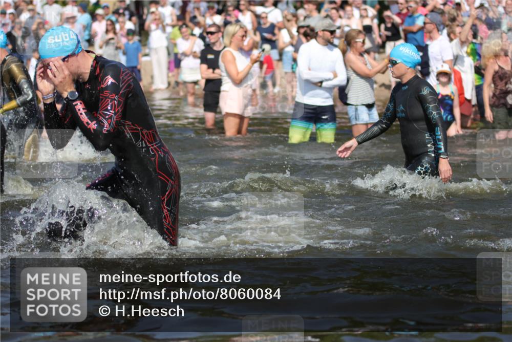 22.06.2025 - Viking Triathlon H.Heesch http://msf.ph/oto/8060084 22.06.2025 10:01:58 Schwimmen 3, 17, 80, 91, 125, 158, 271, 278, 299, 304, 355, 435, 449, 551, 618 meine-sportfotos.de