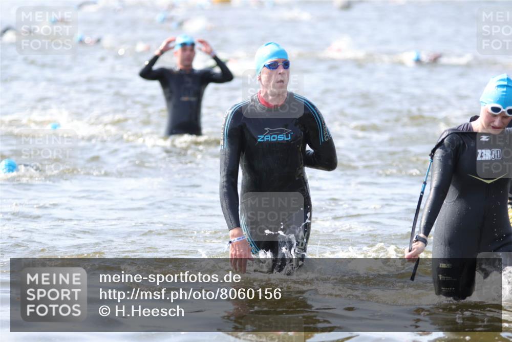 22.06.2025 - Viking Triathlon H.Heesch http://msf.ph/oto/8060156 22.06.2025 10:35:23 Schwimmen 62, 107, 127, 134, 204, 296, 320, 365, 395, 415, 482, 508, 602, 632 meine-sportfotos.de