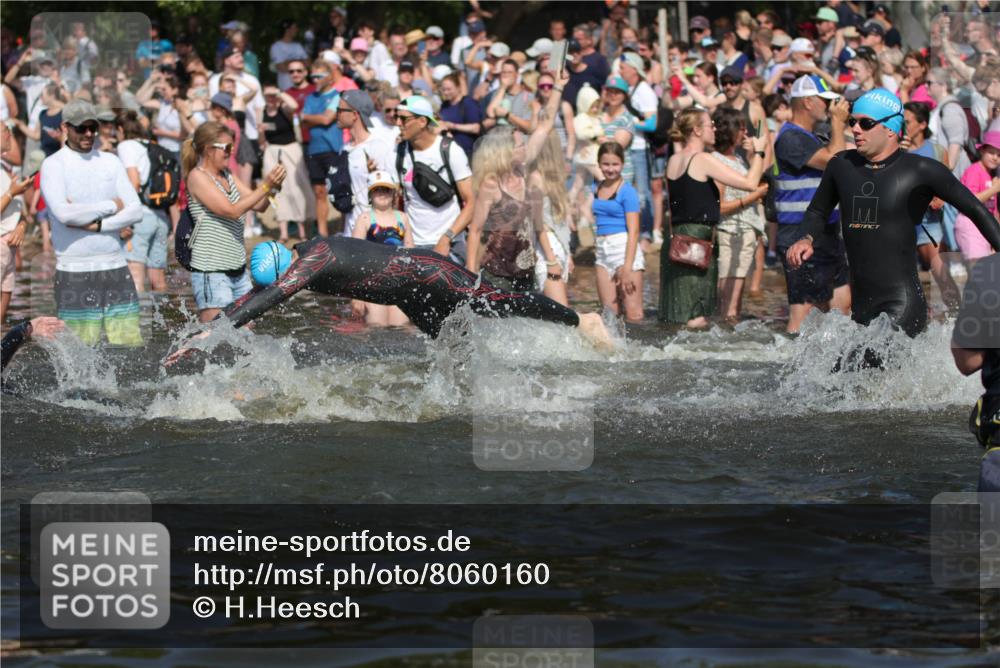 22.06.2025 - Viking Triathlon H.Heesch http://msf.ph/oto/8060160 22.06.2025 10:02:06 Schwimmen 107, 127, 137, 149, 247, 278, 299, 365, 387, 415, 435, 449, 492, 522, 551 meine-sportfotos.de