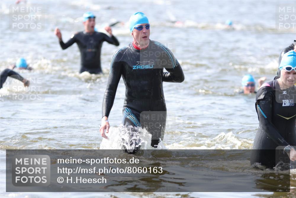 22.06.2025 - Viking Triathlon H.Heesch http://msf.ph/oto/8060163 22.06.2025 10:35:23 Schwimmen 62, 107, 127, 134, 204, 296, 320, 365, 395, 415, 482, 508, 602, 632 meine-sportfotos.de