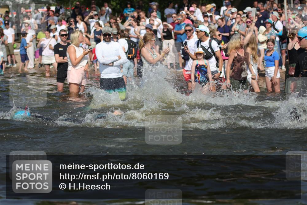 22.06.2025 - Viking Triathlon H.Heesch http://msf.ph/oto/8060169 22.06.2025 10:02:06 Schwimmen 107, 127, 137, 149, 247, 278, 299, 365, 387, 415, 435, 449, 492, 522, 551 meine-sportfotos.de