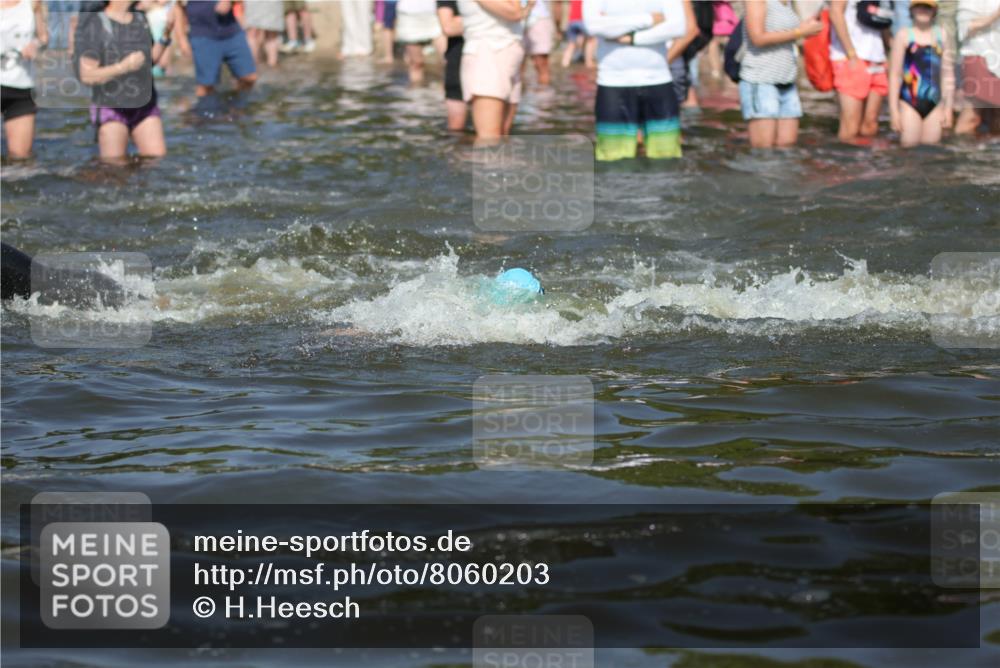 22.06.2025 - Viking Triathlon H.Heesch http://msf.ph/oto/8060203 22.06.2025 10:02:09 Schwimmen 21, 107, 127, 137, 139, 149, 207, 247, 309, 365, 382, 387, 415, 492, 522 meine-sportfotos.de